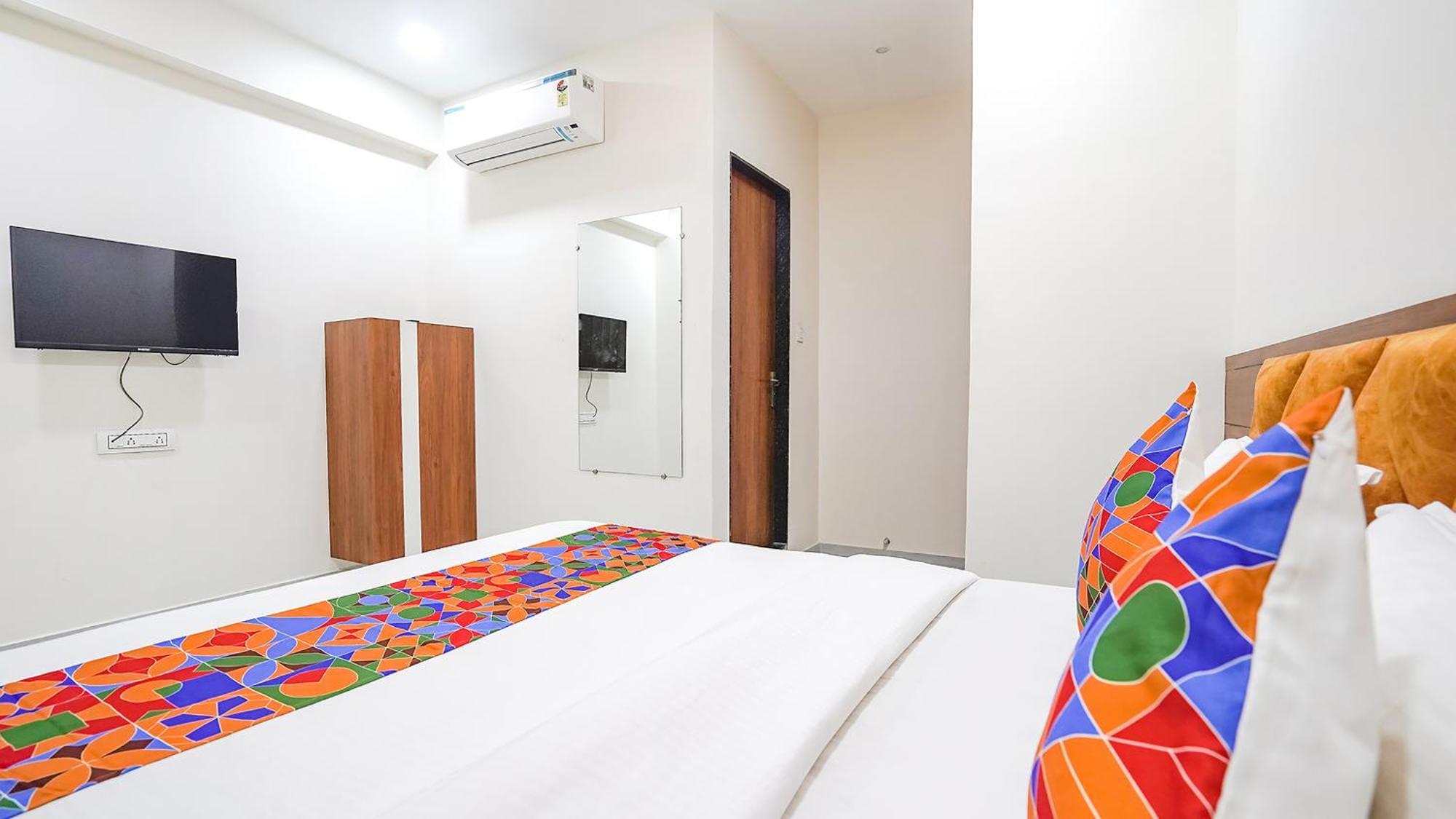 Fabhotel Vishala In Ахмедабад Экстерьер фото