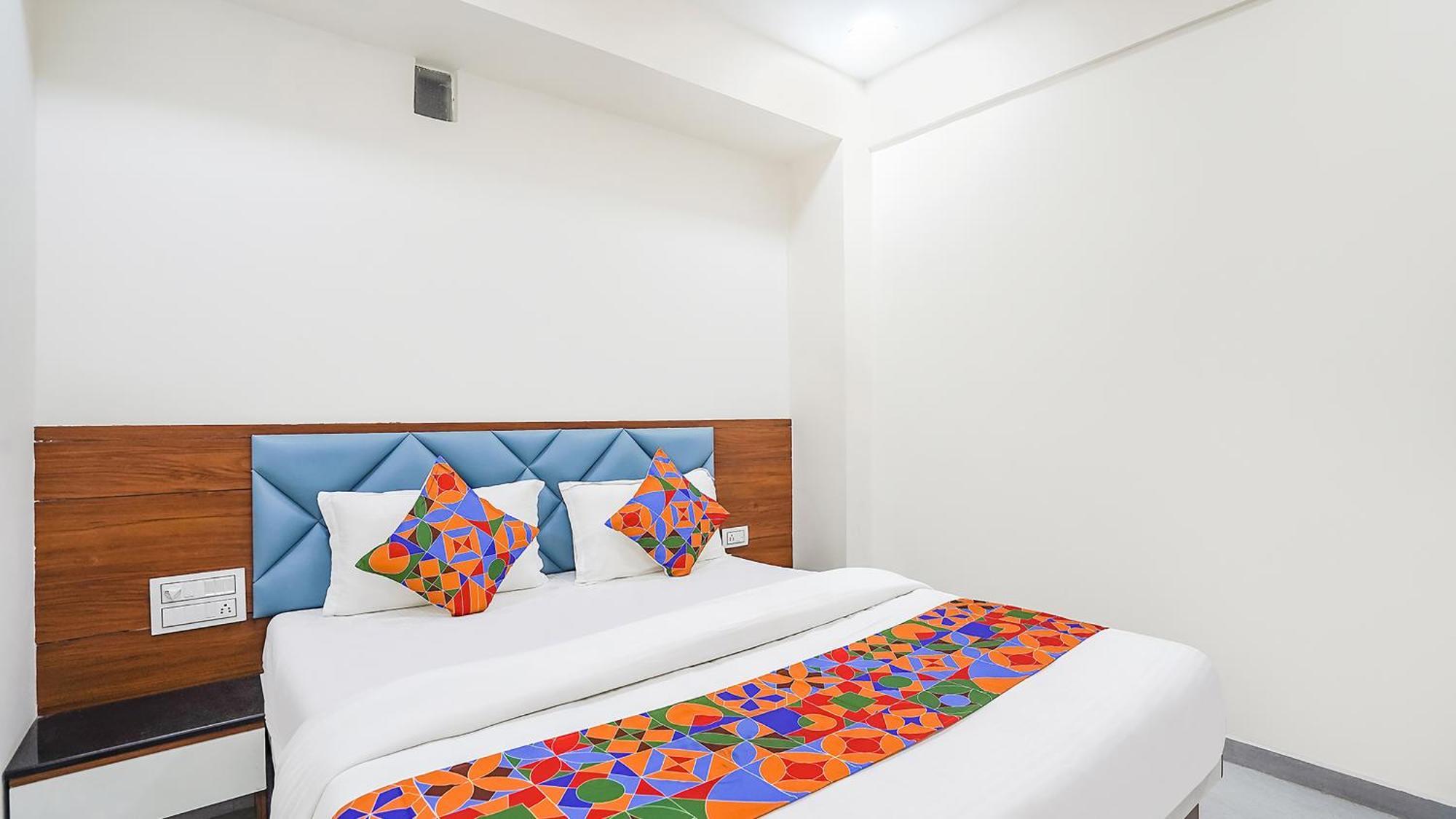 Fabhotel Vishala In Ахмедабад Экстерьер фото