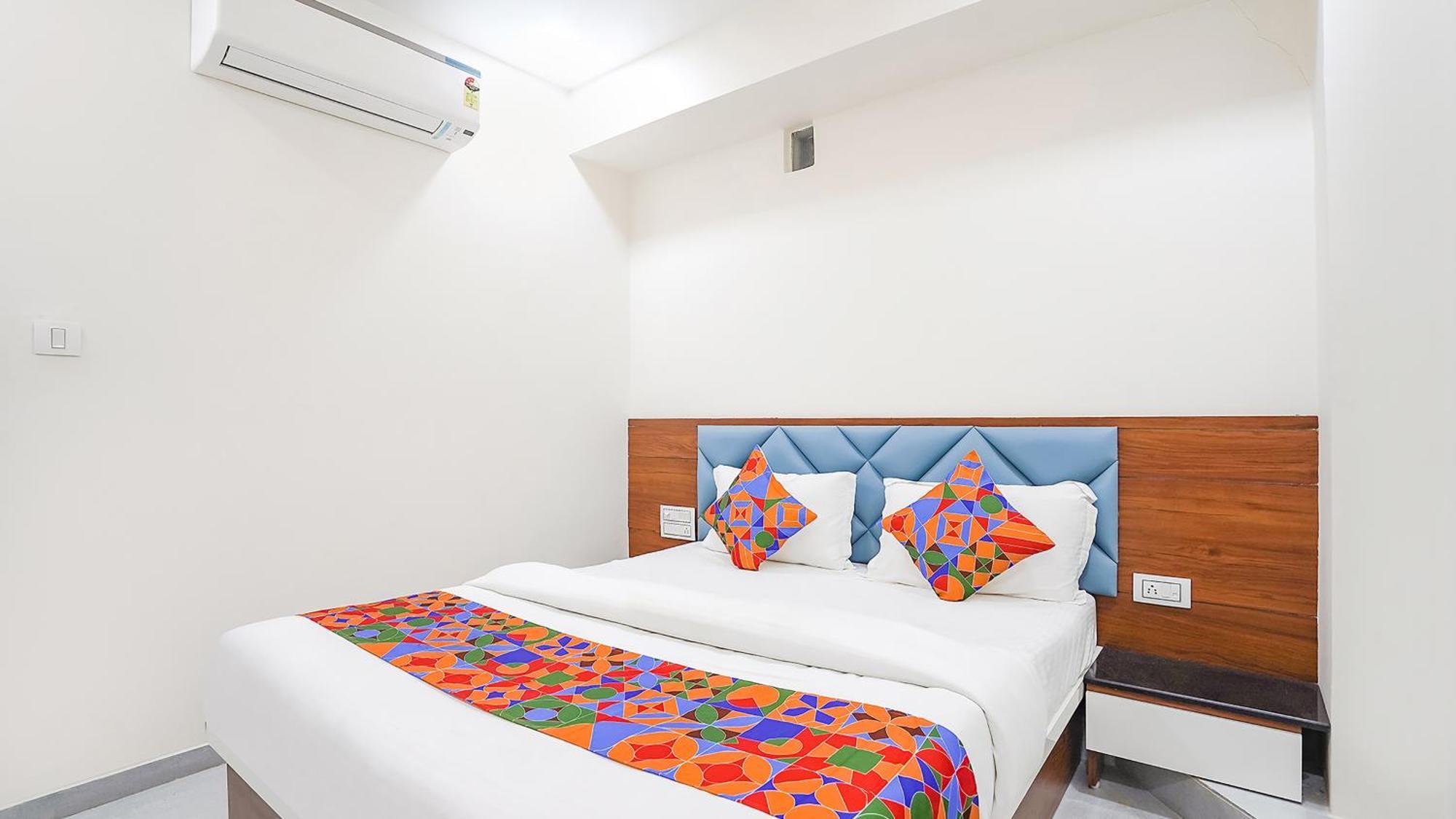 Fabhotel Vishala In Ахмедабад Экстерьер фото
