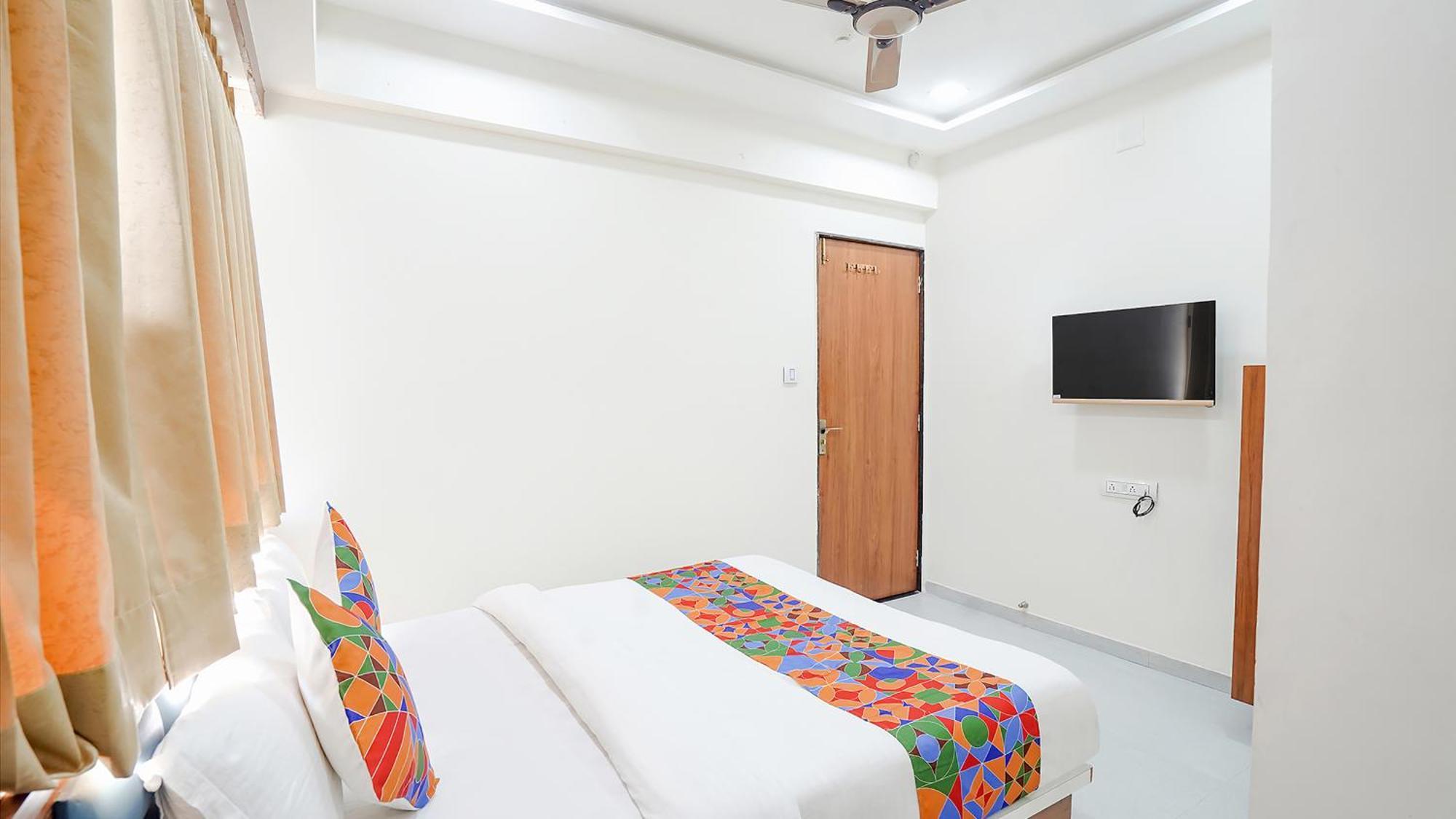 Fabhotel Vishala In Ахмедабад Экстерьер фото